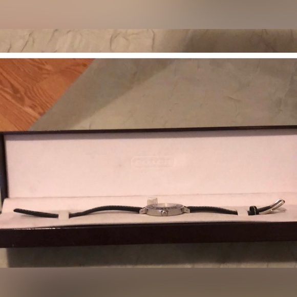 Women’s vintage coach watch very dainty works great in good condition with box! - Picture 2 of 5